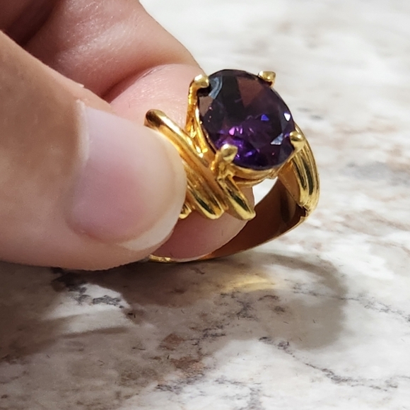 New Amethyst Gold Toned Ring - Picture 3 of 8